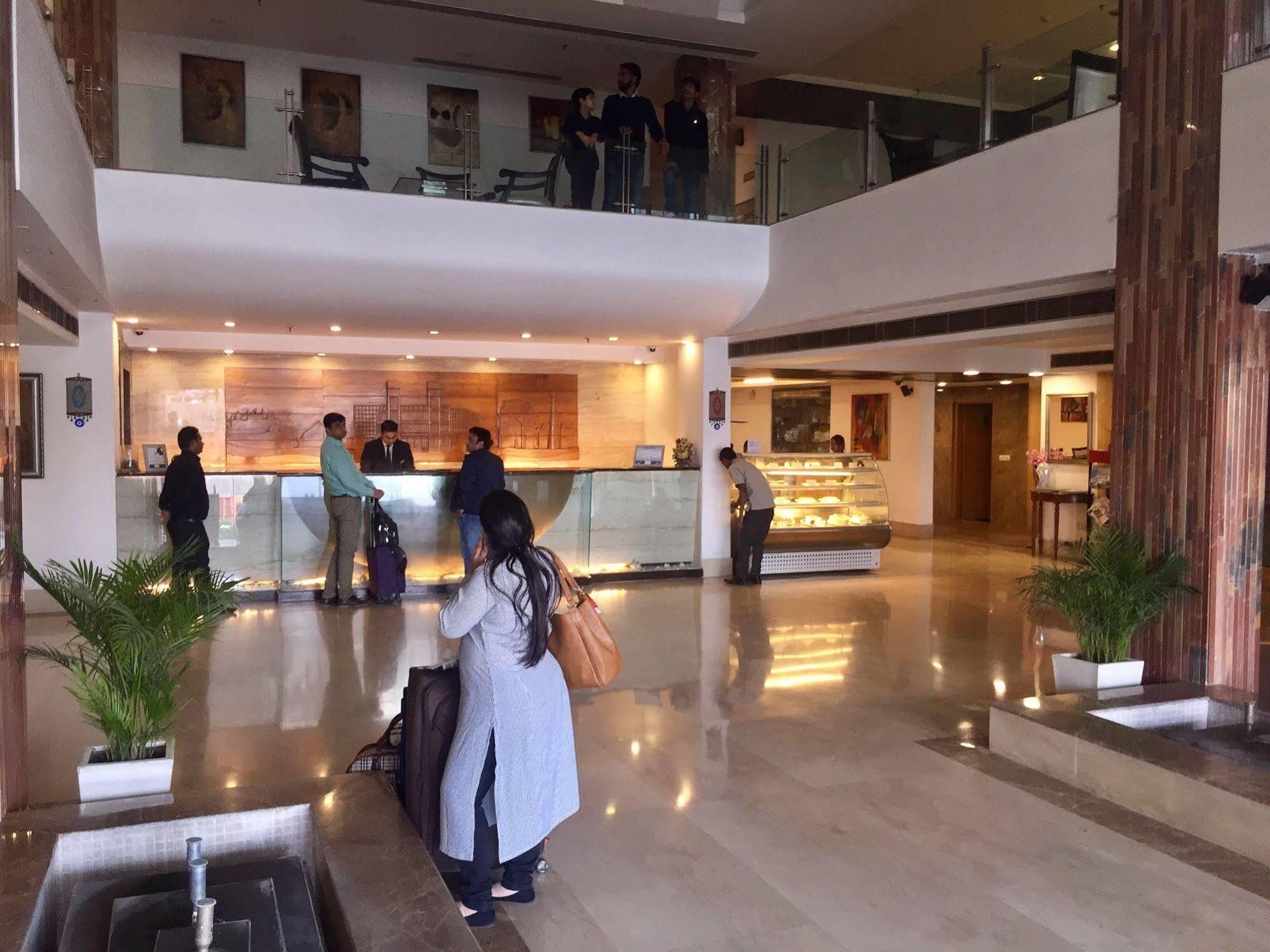 Taurus Sarovar Portico Nuova Delhi Esterno foto