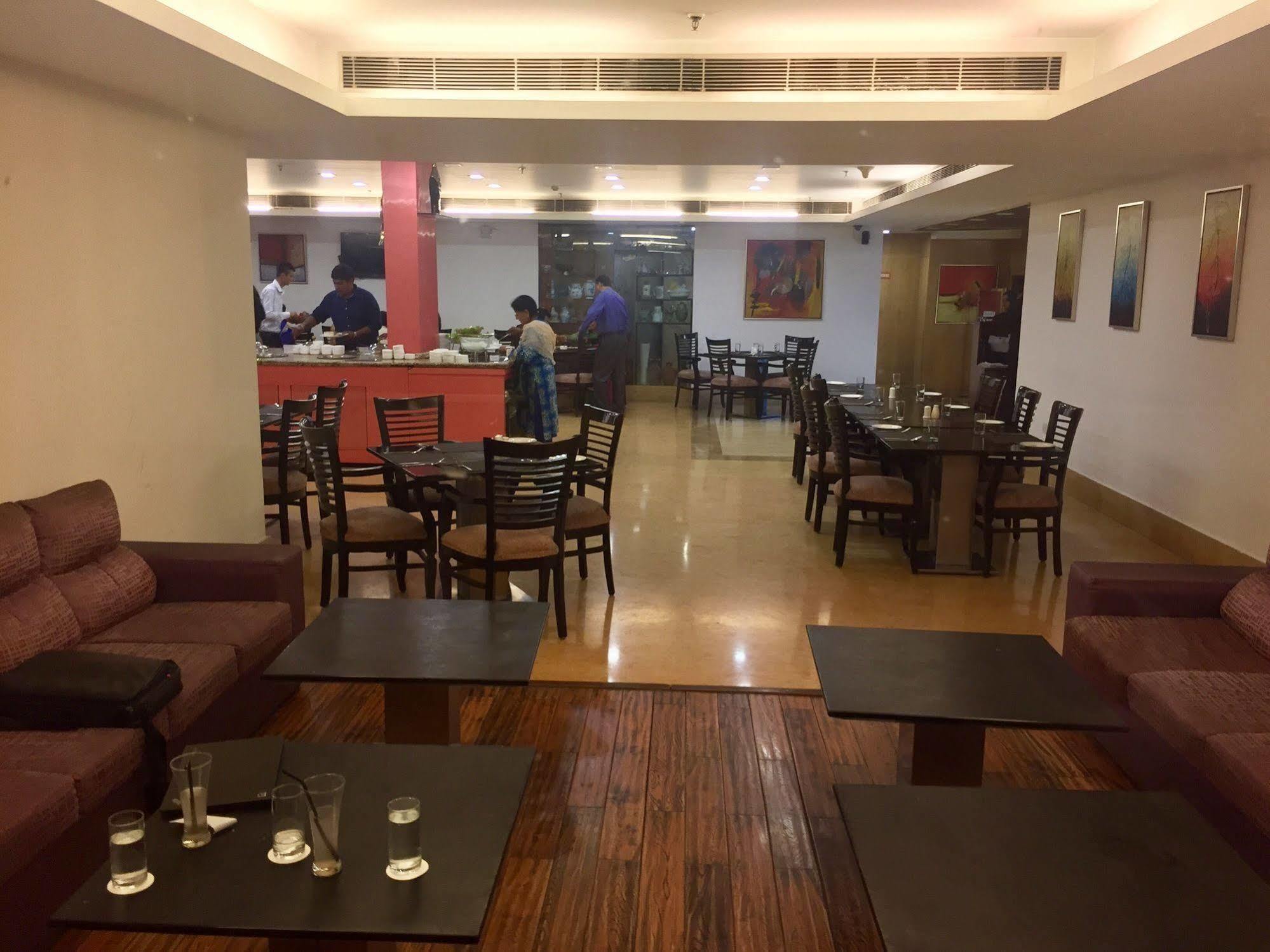 Taurus Sarovar Portico Nuova Delhi Esterno foto